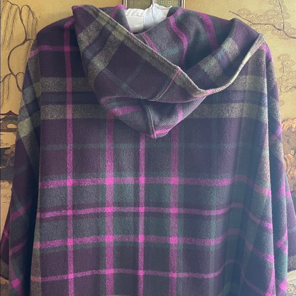 MAX MARA Outlander Tartan Plaid Hooded Ruana Cape Olive Green Fringe M Like New! - Picture 10 of 14